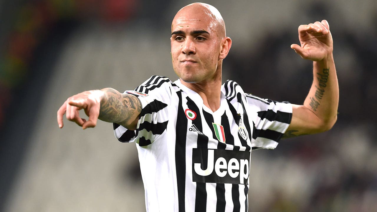 Napoli and Juventus extend win streaks in Serie A title push